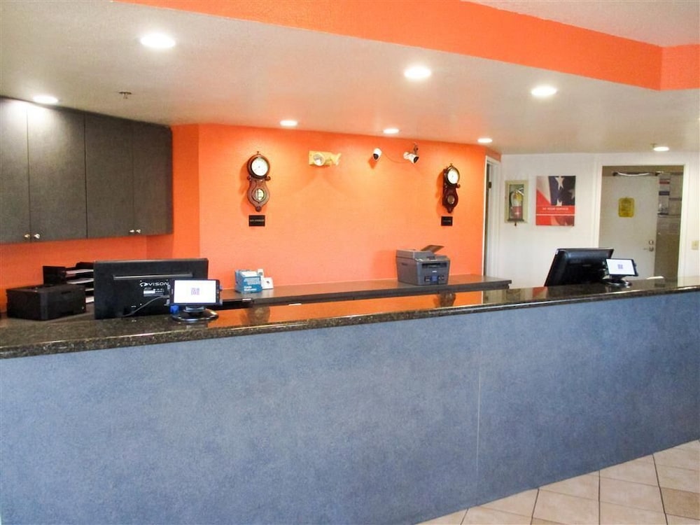 Rodeway Inn & Suites Thousand Palms Rancho Mirage - photo 28