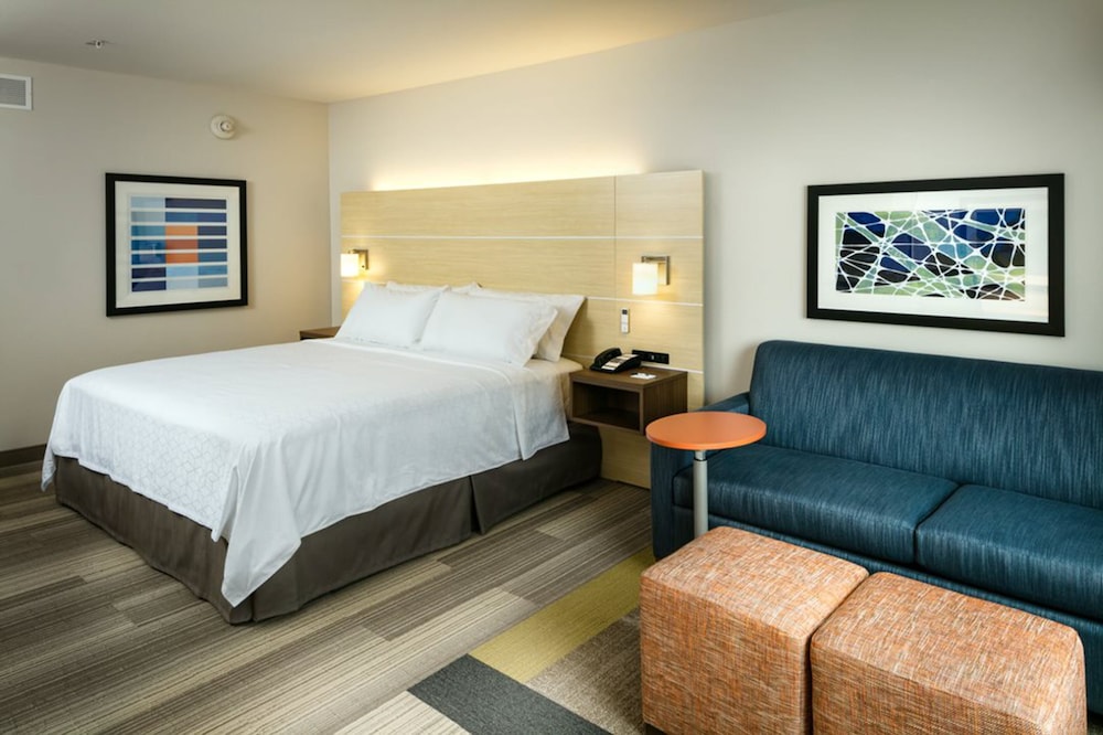 Holiday Inn Express & Suites Medford by IHG - photo 13