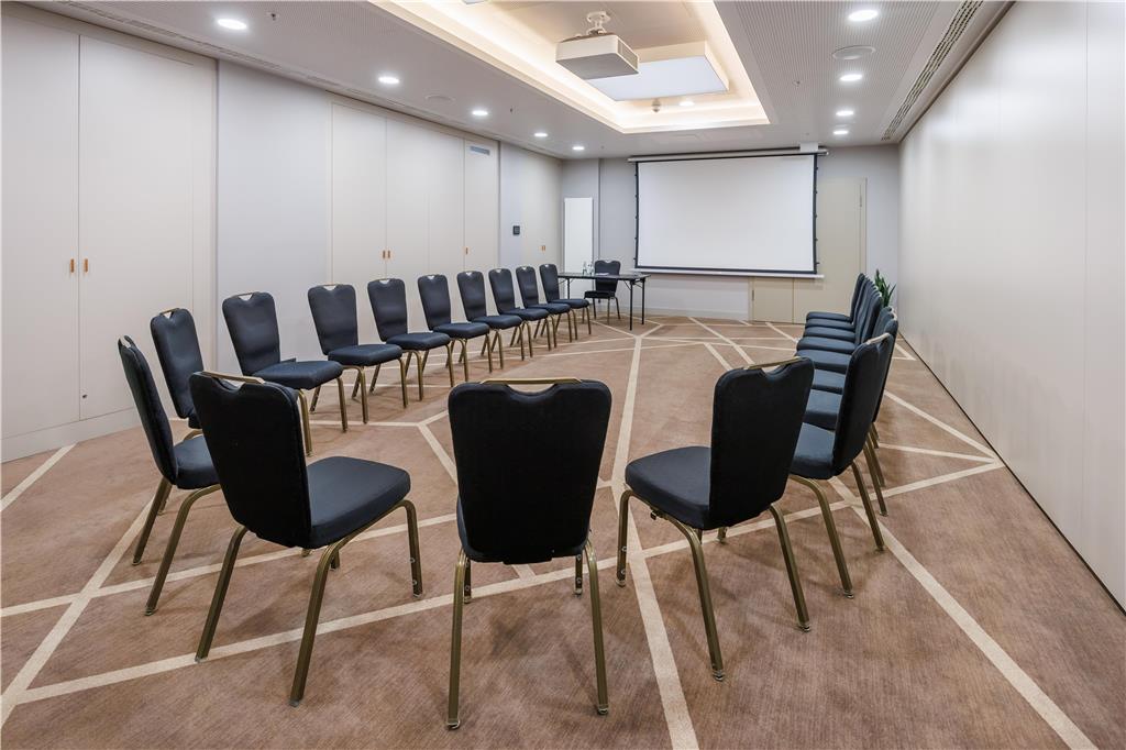 Plaza Suite Chaircircle