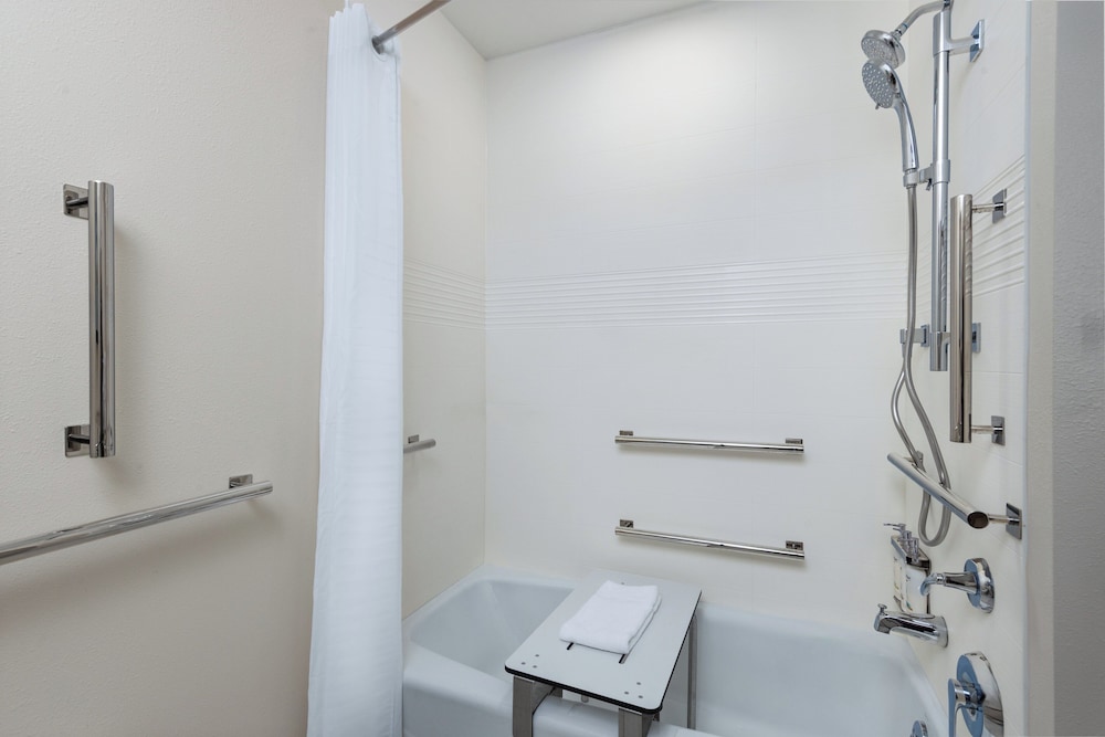 Candlewood Suites Mcpherson by IHG - photo 25