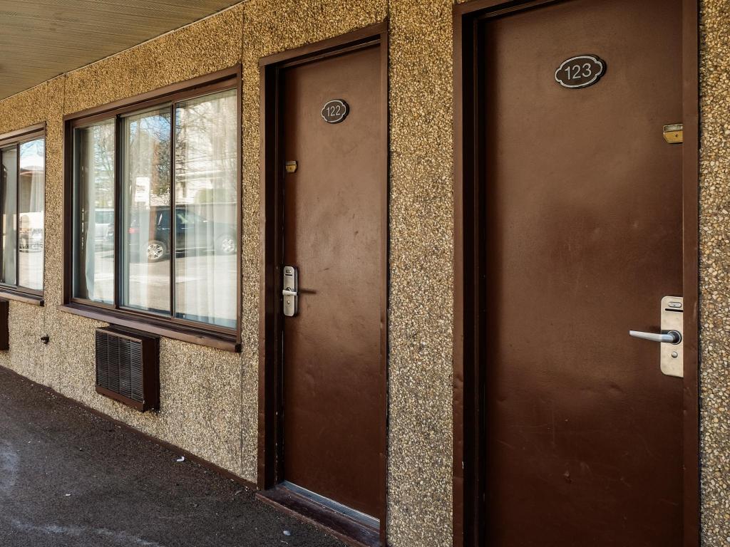 Capri Lynbrook Motor Inn - photo 4