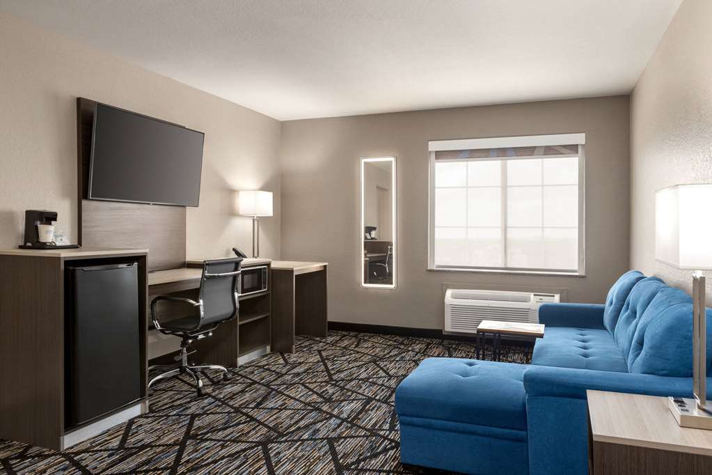 La Quinta Inn & Suites by Wyndham San Antonio N Stone Oak - photo 30