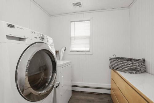 Pet Friendly Milford Beachfront Home — Stratford — photo 4