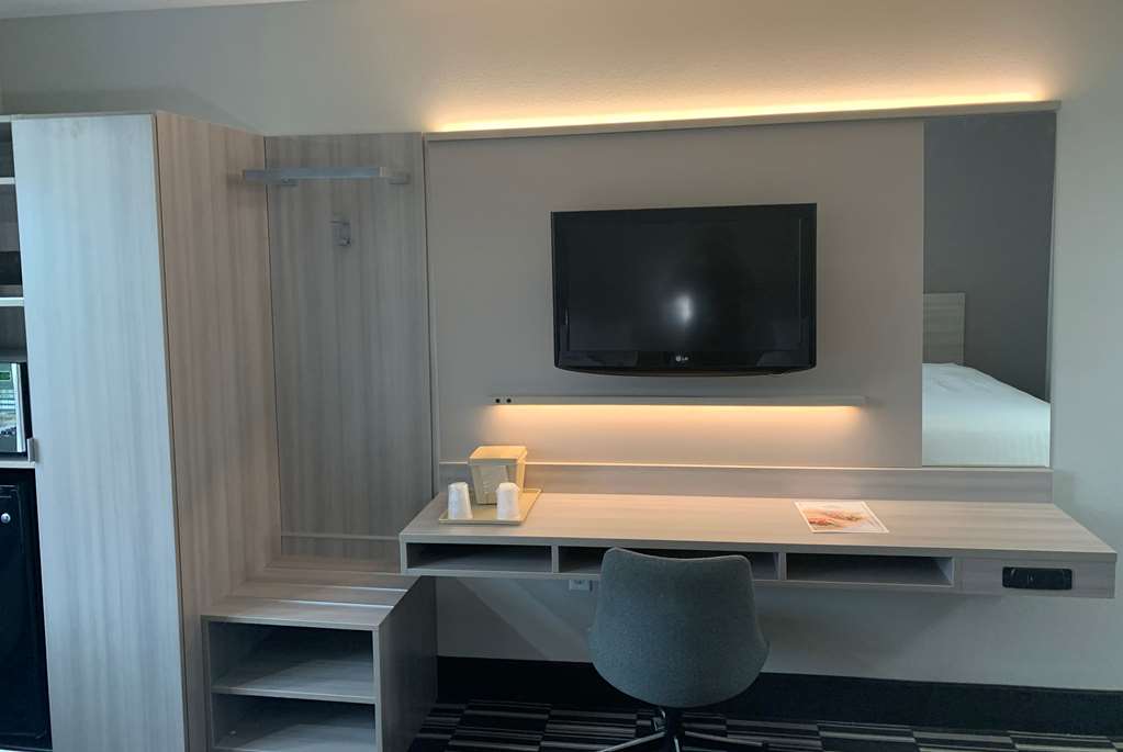 Microtel Inn by Wyndham Charlotte Airport - photo 8