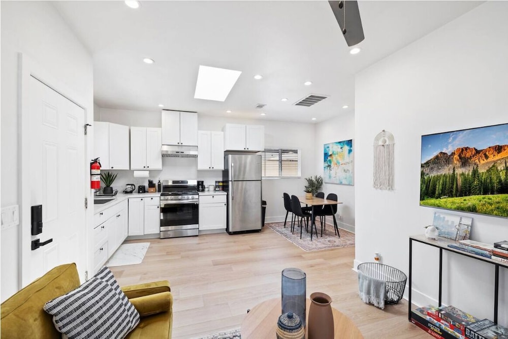 Cozy Prvate ADU close to Disney Beach EV — hotel in Garden Grove