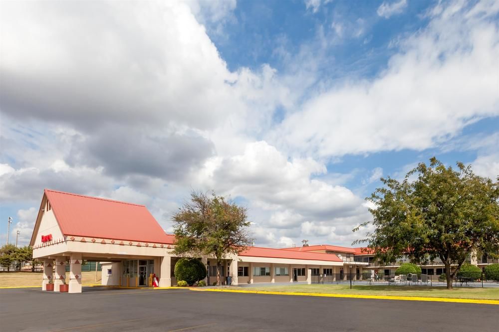 Ramada Clinton in Clinton, United States