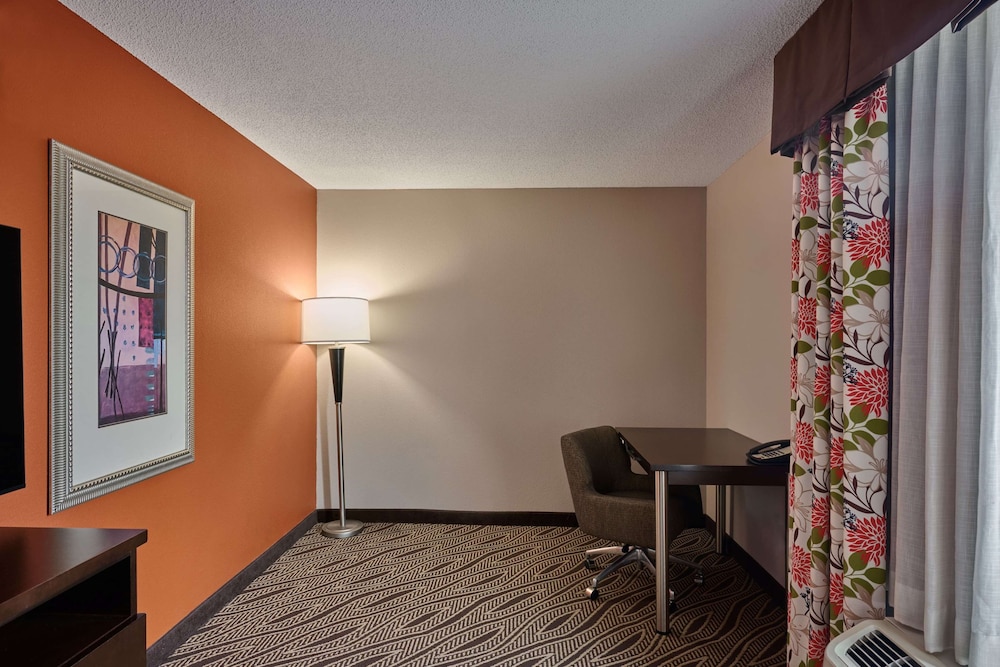 Hampton Inn Evansville Airport - photo 18