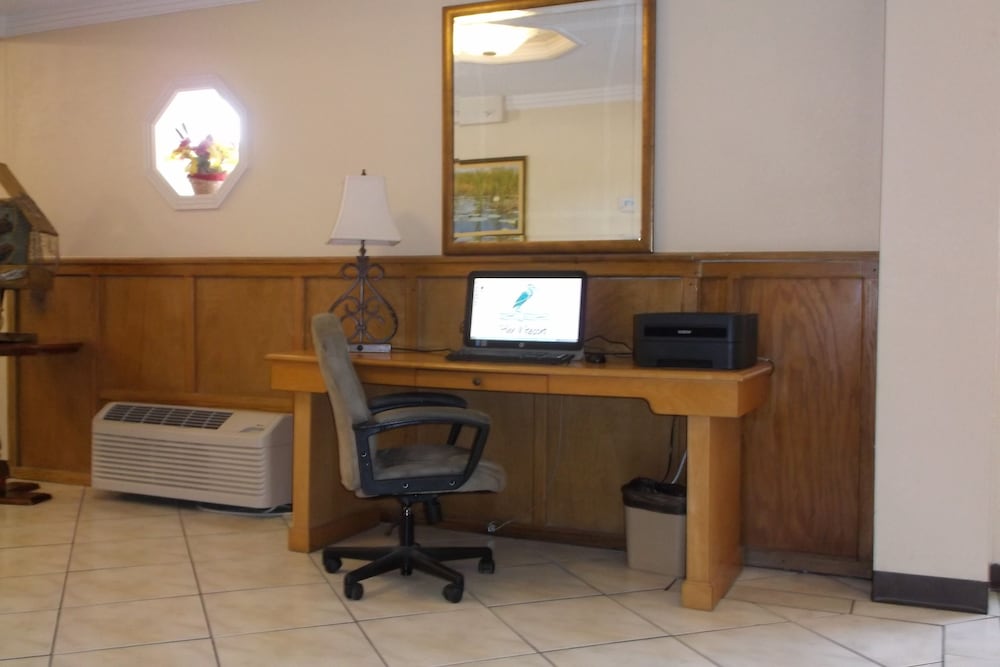 Days Inn & Suites by Wyndham Lake Okeechobee - photo 62