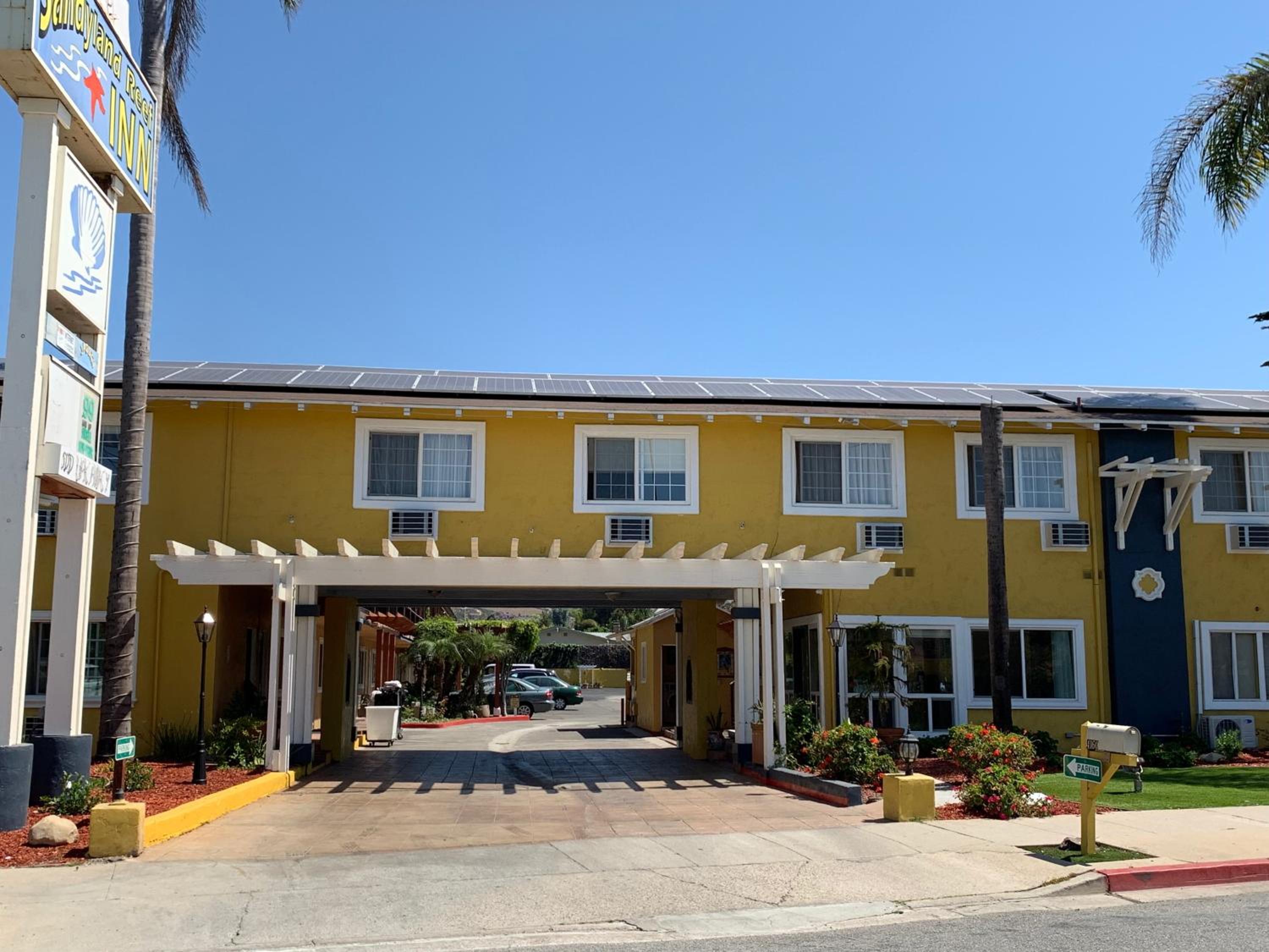 Sandyland Reef Inn - carbon neutral hotel in Carpinteria