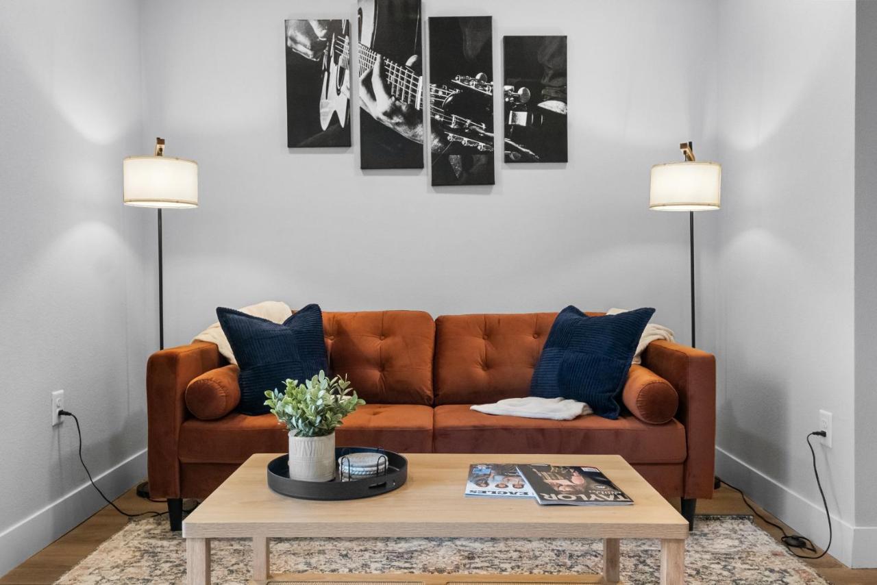 1BR Retreat Near Walmart Campus & AMP U of A — 4-Star Luxury Hotel in Rogers, United States