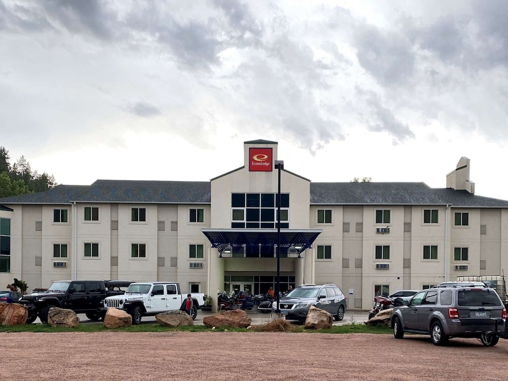 Econo Lodge Hot Springs South - photo 25
