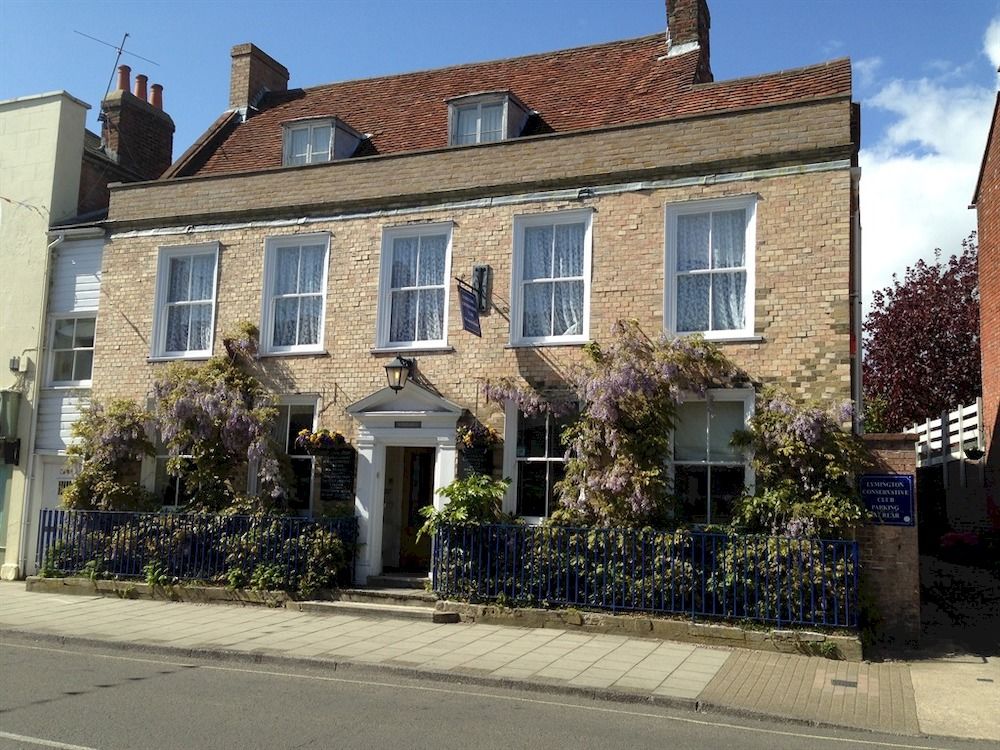 Wisteria House — 4-Star Luxury Hotel in Lymington, United Kingdom