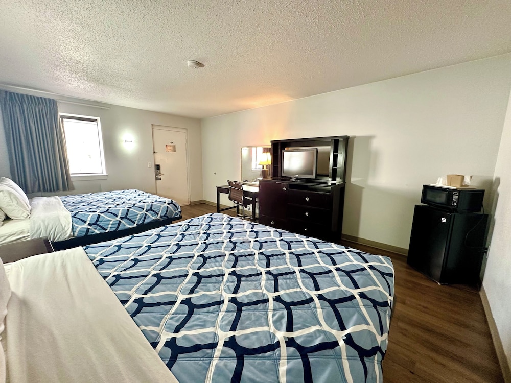 Red Carpet Inn Norwalk - photo 13