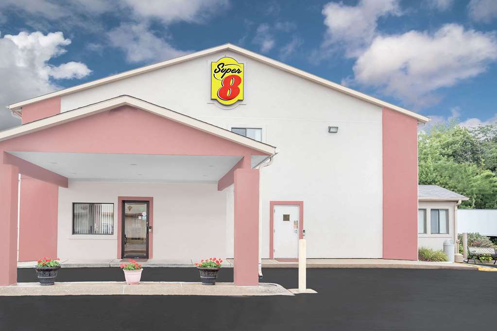 Super 8 by Wyndham East Moline — hotel in East Moline