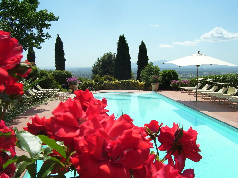 Agriturismo Casa Italia — 4-Star Luxury Hotel in Lamporecchio, Italy