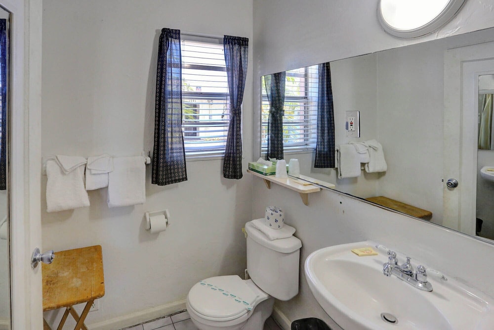 Richard's Motel - photo 102