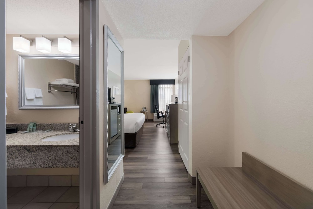 Best Western Hampton Coliseum Inn - photo 7