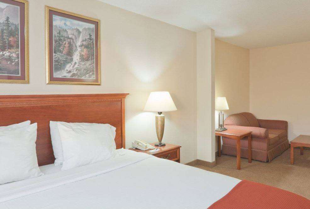 Baymont by Wyndham Portage Indiana Dunes - photo 9