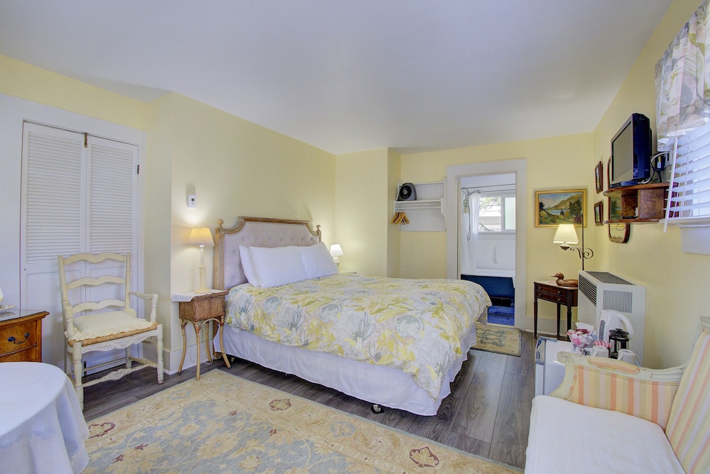 Secret Garden Inn and Cottages - photo 22