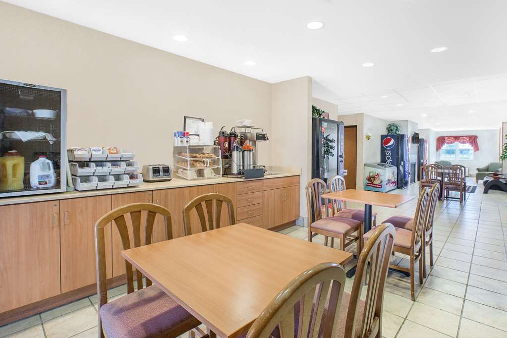 Microtel Inn & Suites by Wyndham Colfax Newton - photo 15