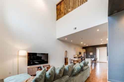 Groovy Condo in the Vibrant NuLu District — 4-Star Luxury Hotel in Louisville, United States