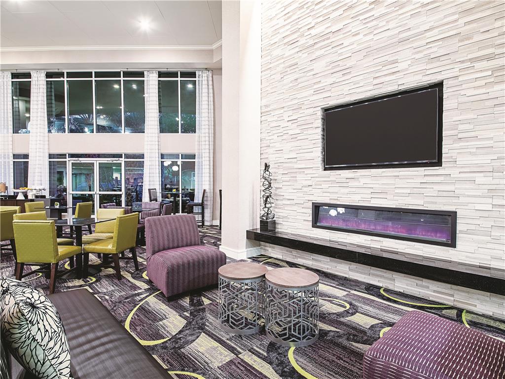 La Quinta Inn & Suites by Wyndham Austin Airport - photo 7