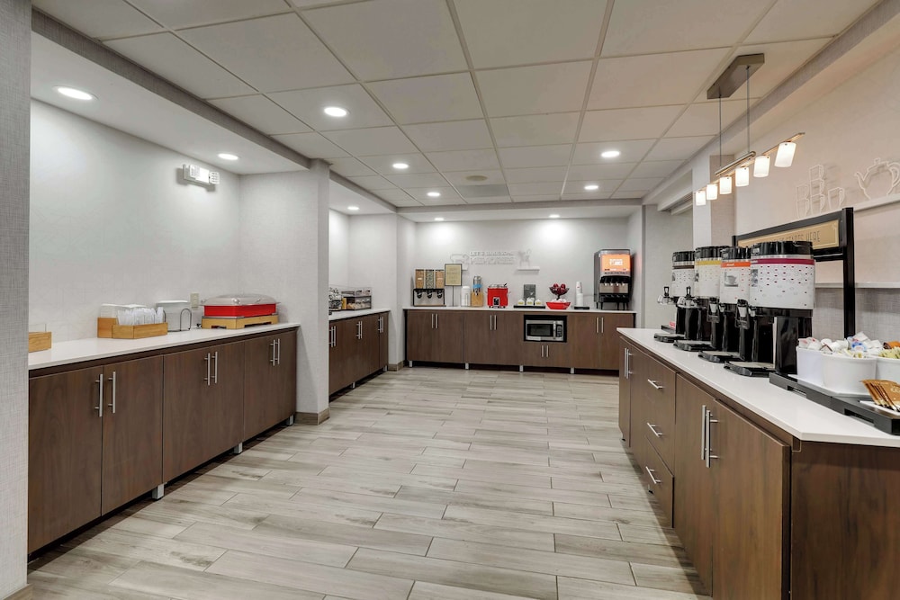 Hampton Inn & Suites St. Louis Edwardsville - photo 60