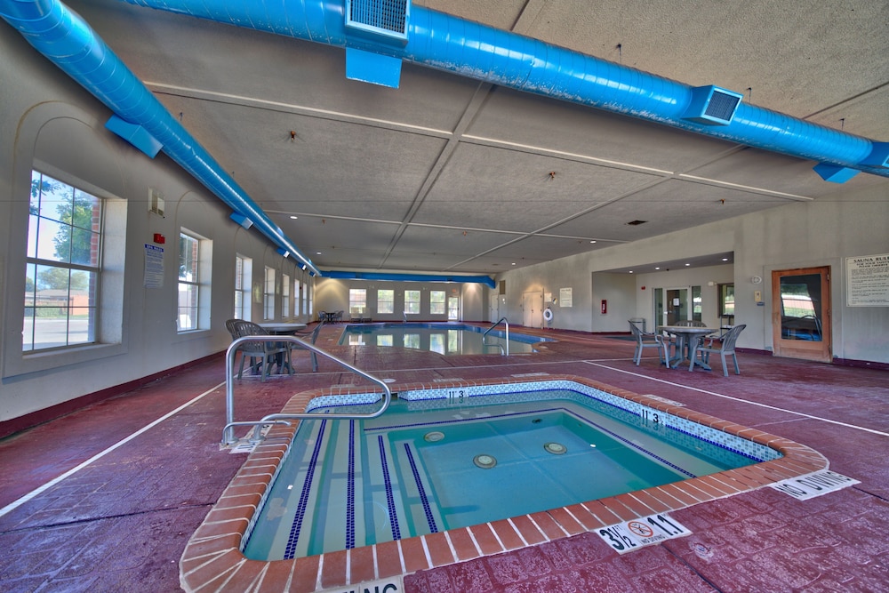 Comfort Inn & Suites - photo 14