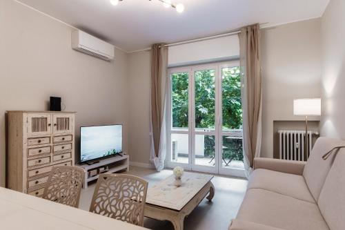 Cream Home The House Of Travelers — 4-Star Luxury Hotel in Como, Italy
