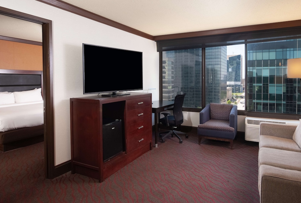 DoubleTree by Hilton Hotel Cleveland Downtown Lakeside - photo 9