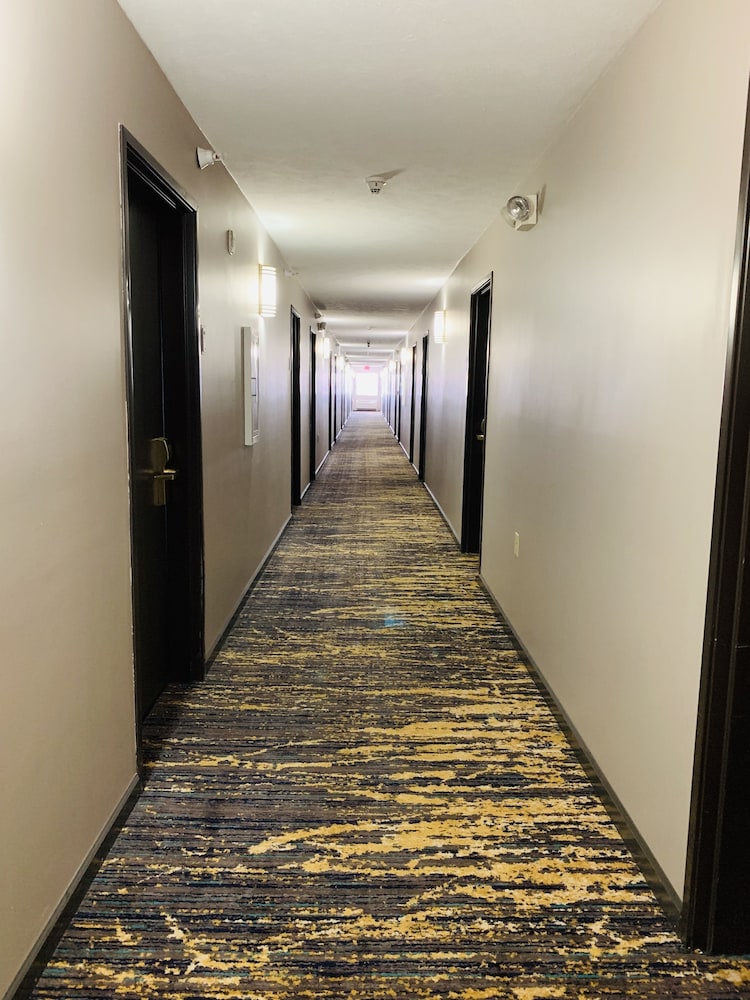 BridgePointe Inn & Suites by BPhotels Lincoln I 80 27th St - photo 22