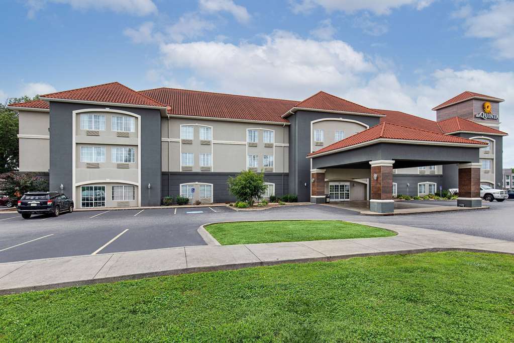 La Quinta Inn & Suites by Wyndham Bowling Green - photo 6
