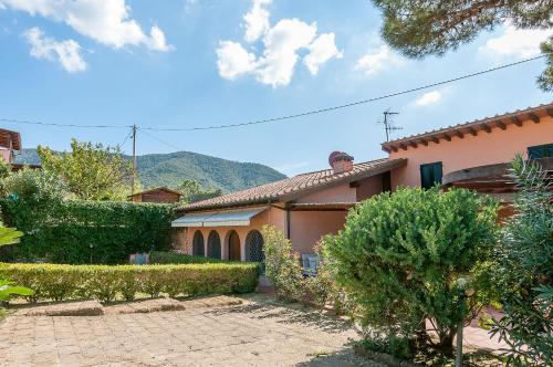 Villa La Guardiola — 4-Star Luxury Hotel in Marciana, Italy