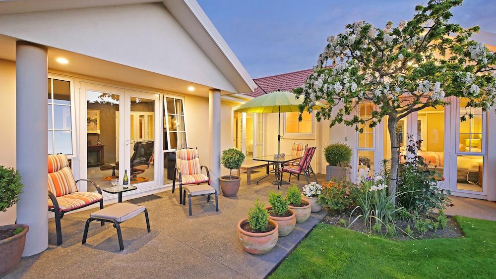 Olive House Bed and Breakfast — 4-Star Luxury Hotel in Christchurch, New Zealand