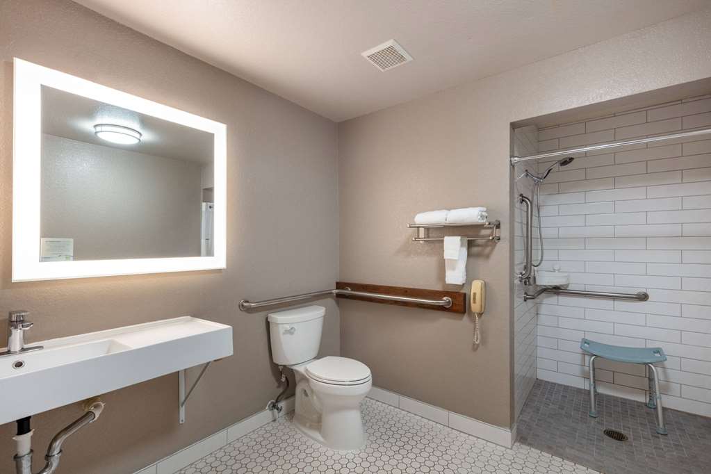 Super 8 by Wyndham St. Regis - photo 28