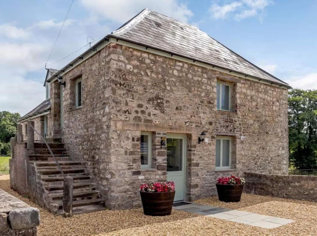 The Granary At Henrhiw Farm Cottages — Usk