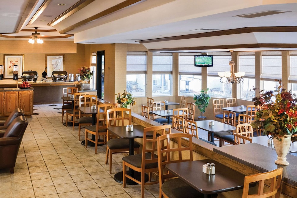 Quality Inn & Suites Albuquerque Midtown University Area - photo 24