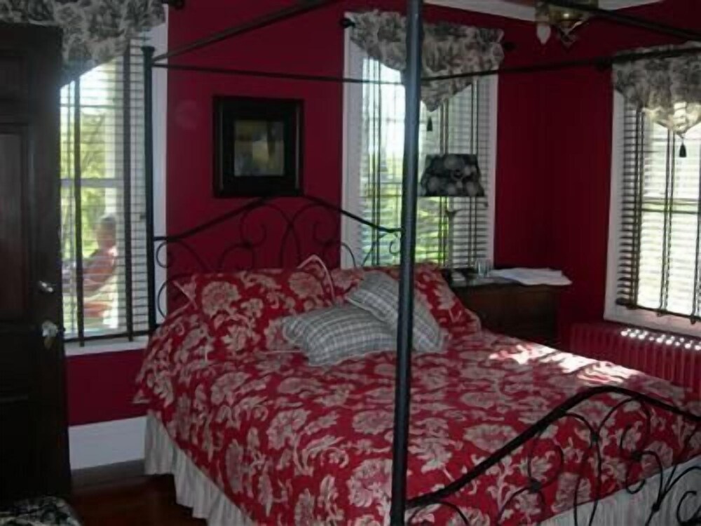 VanWinkle Inn - photo 3