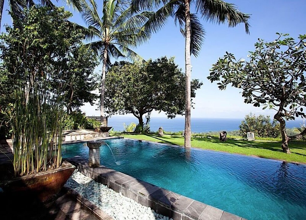 Imaj Private Villas — 4-Star Luxury Hotel in Senggigi, Indonesia
