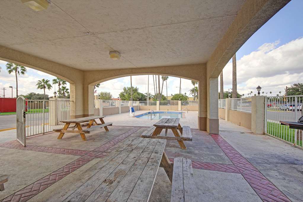 Motel 6 Edinburg TX - photo 7