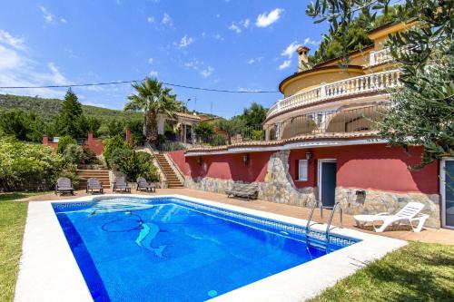 Villa Can Guell — 4-Star Luxury Hotel in Torrelles De Llobregat, Spain