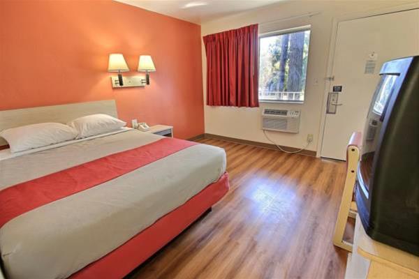 Motel 6 Williamsburg - photo 14