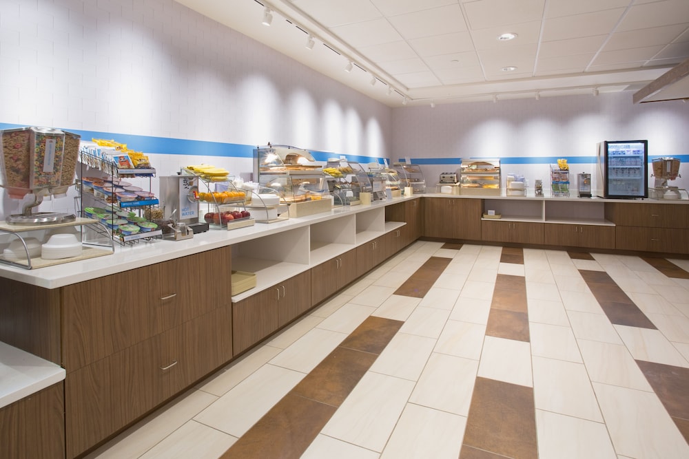 Holiday Inn Express Pineville Alexandria Area by IHG - photo 54