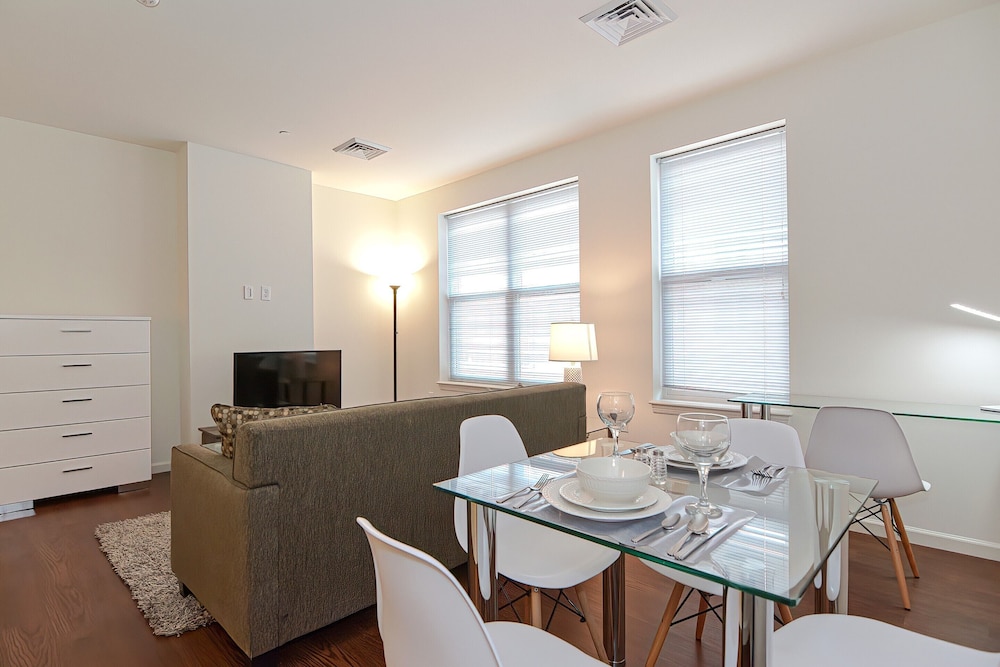 Global Luxury Suites East Boston - photo 14