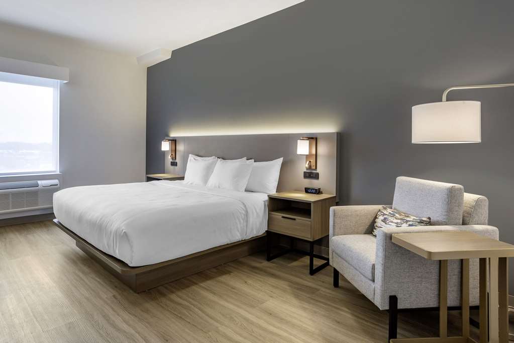 Comfort Inn & Suites Newark Liberty International Airport - photo 9