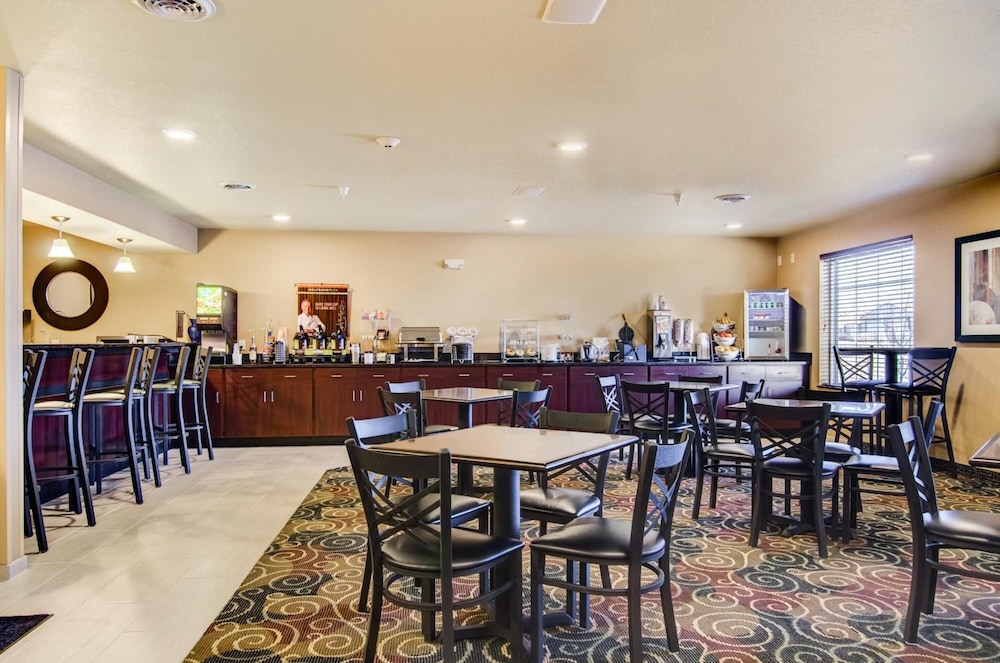 Castle Rock Inn & Suites - photo 48