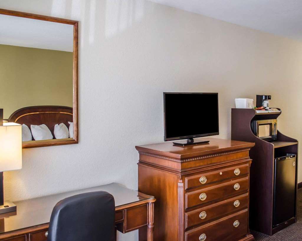 Quality Inn & Suites Pensacola Bayview - photo 12