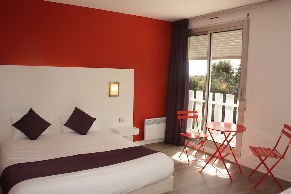 Hotel Latitude Ouest in Quimper, France