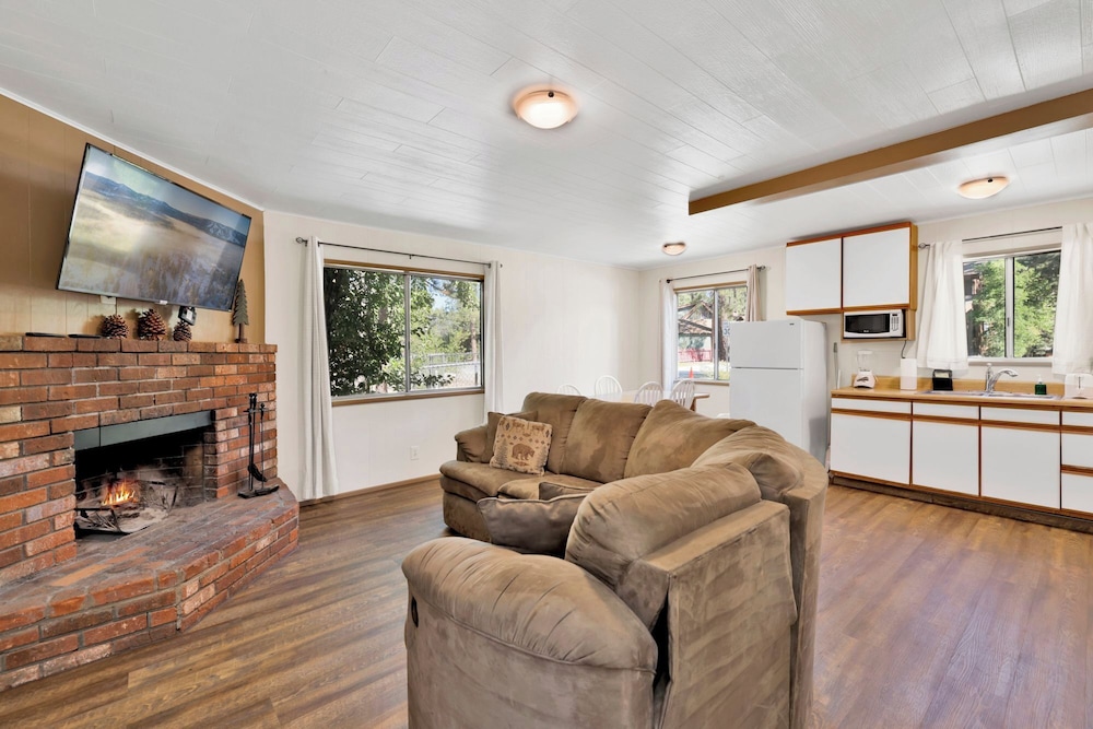 Twin Pines #111 - last minute hotel in Big Bear Lake