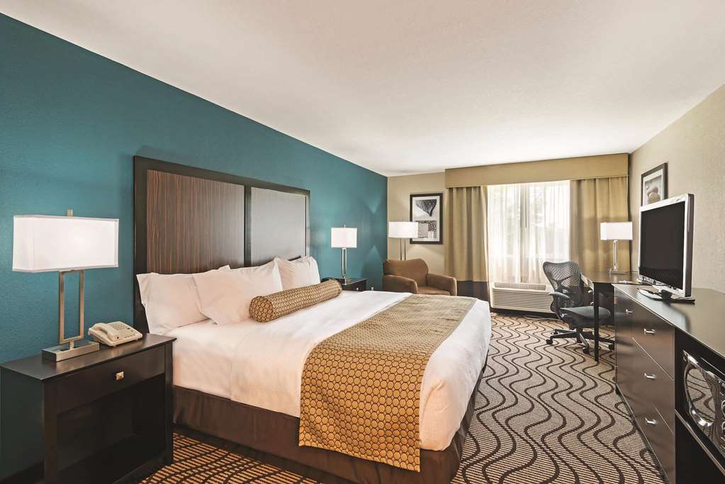 La Quinta Inn & Suites by Wyndham Boise Towne Square - photo 18